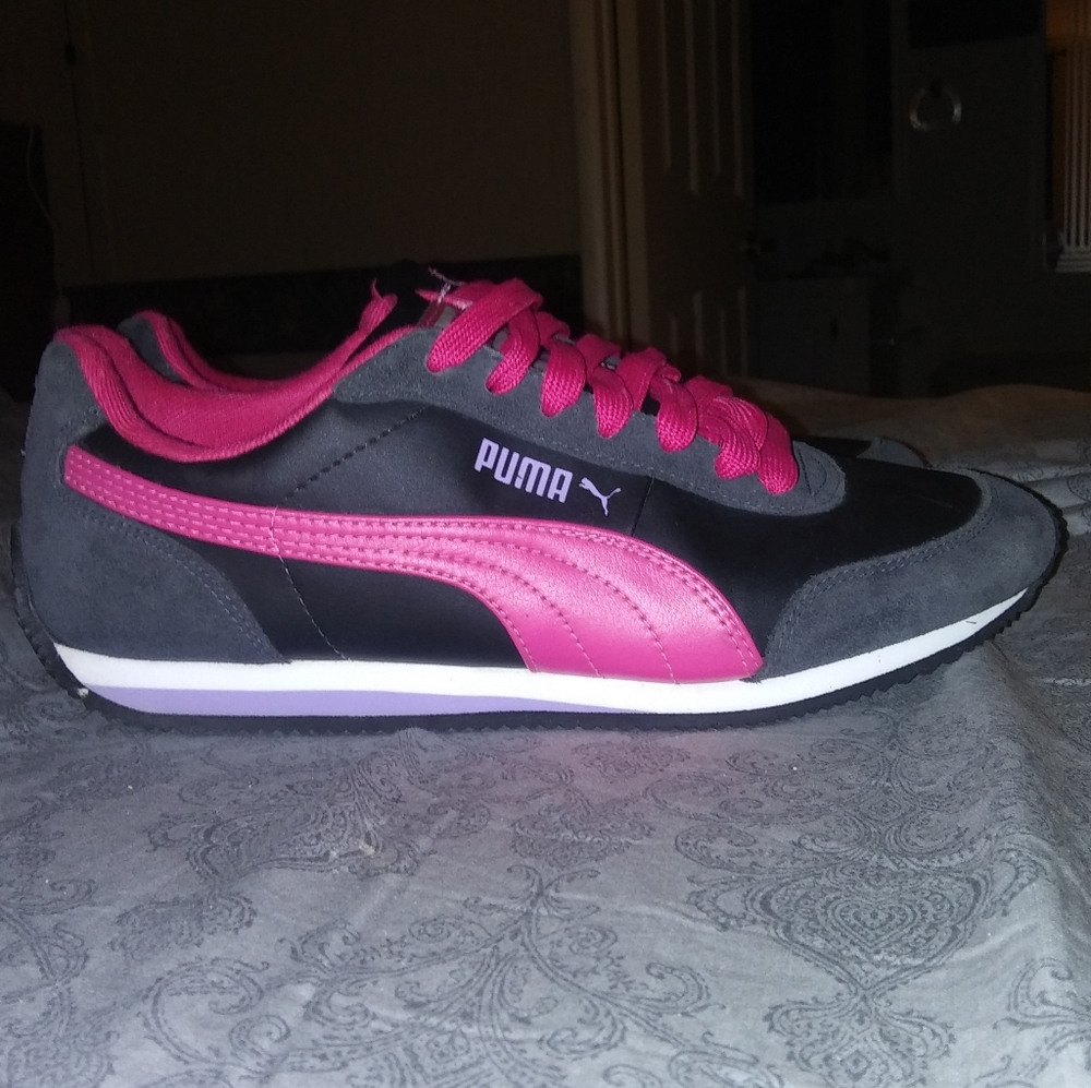 Ladies Puma Shoes